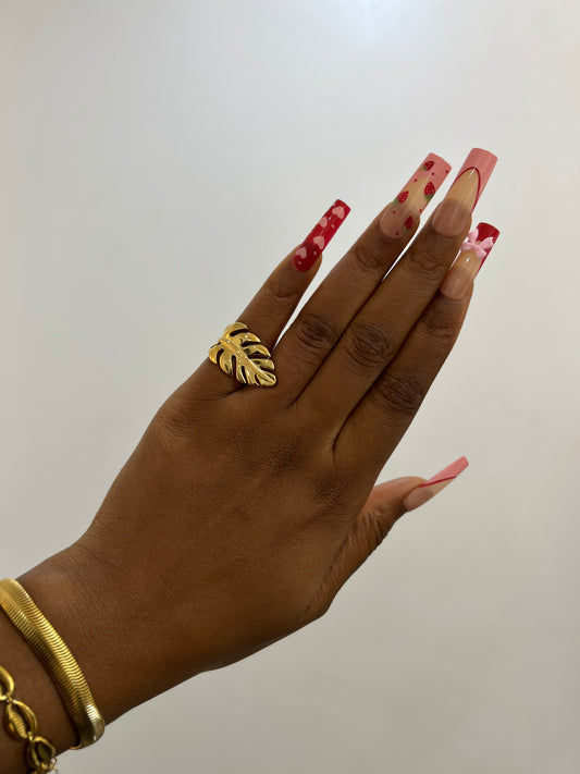 Vea leaf ring