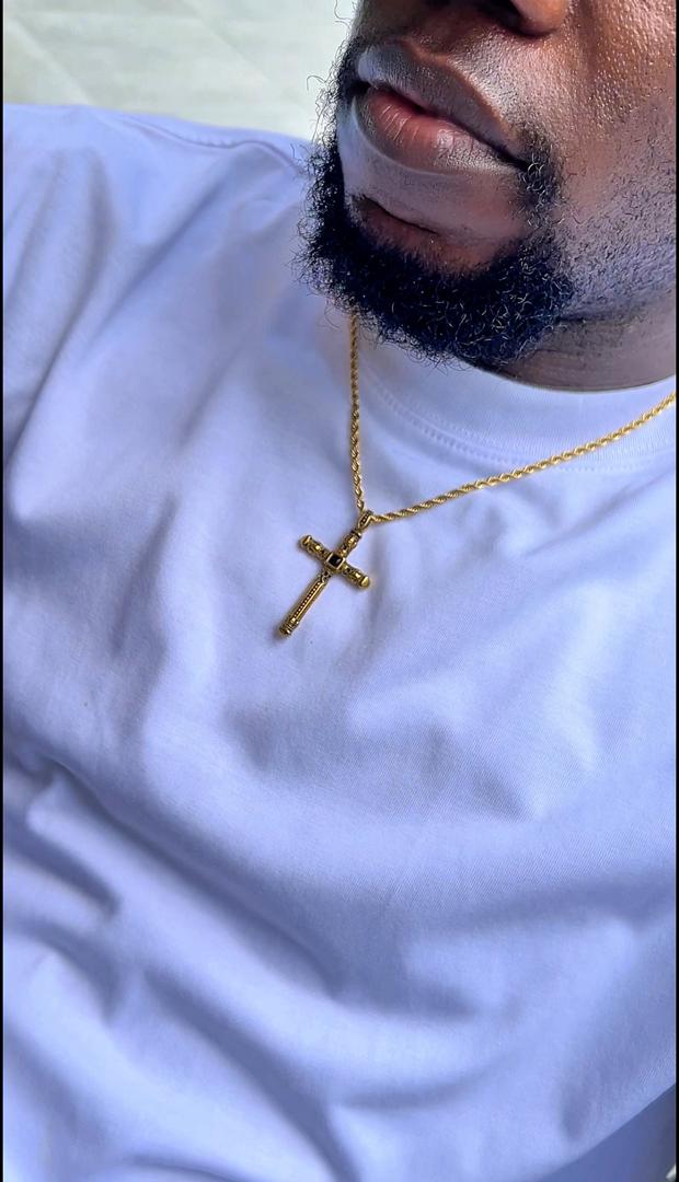 Icon Cross pendant necklace