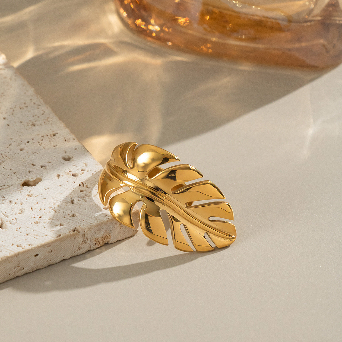Vea leaf ring