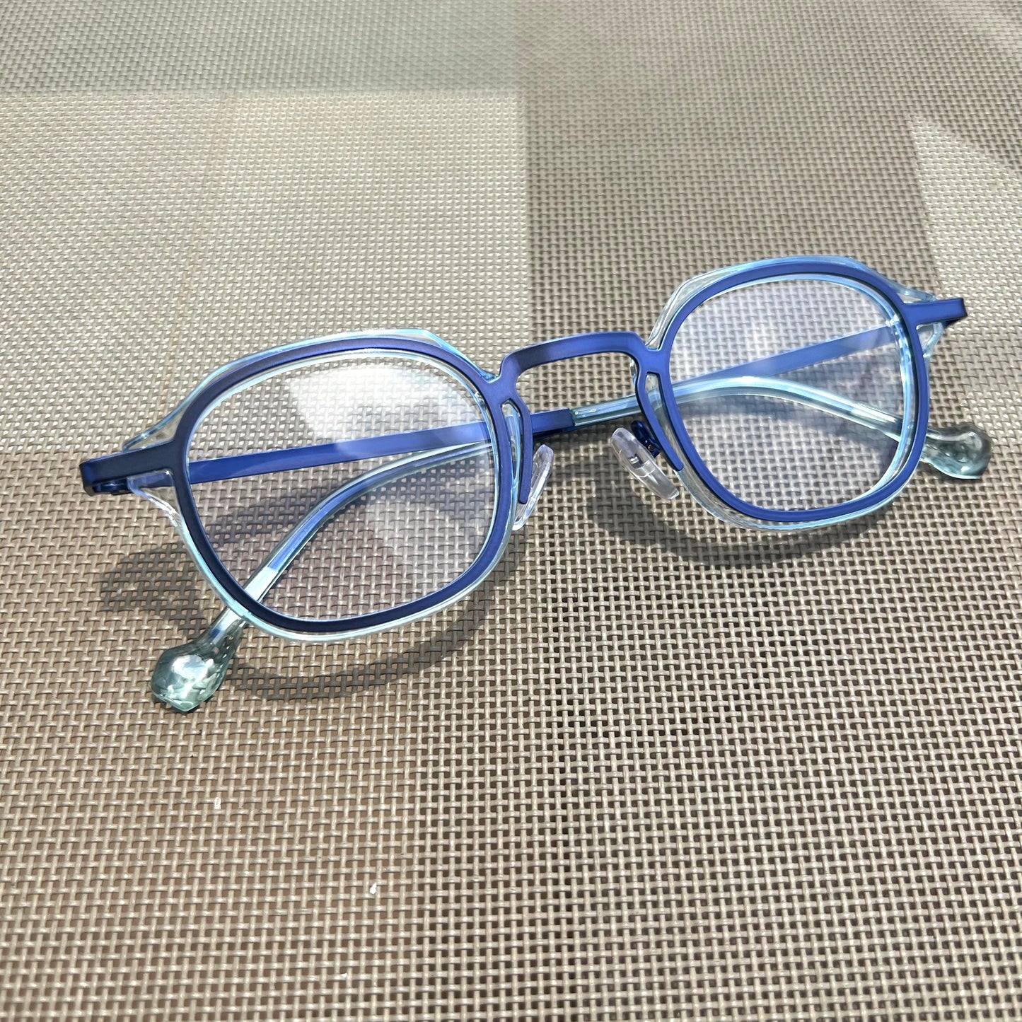 Metallic tech trend frame
