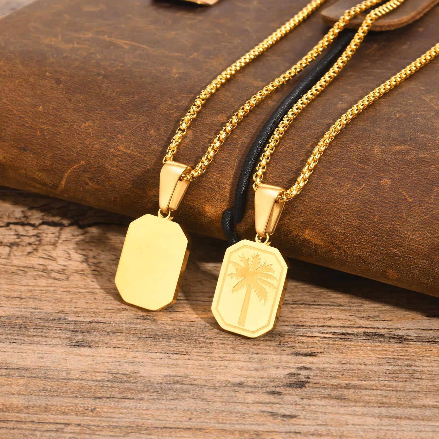 Palm pendant necklace
