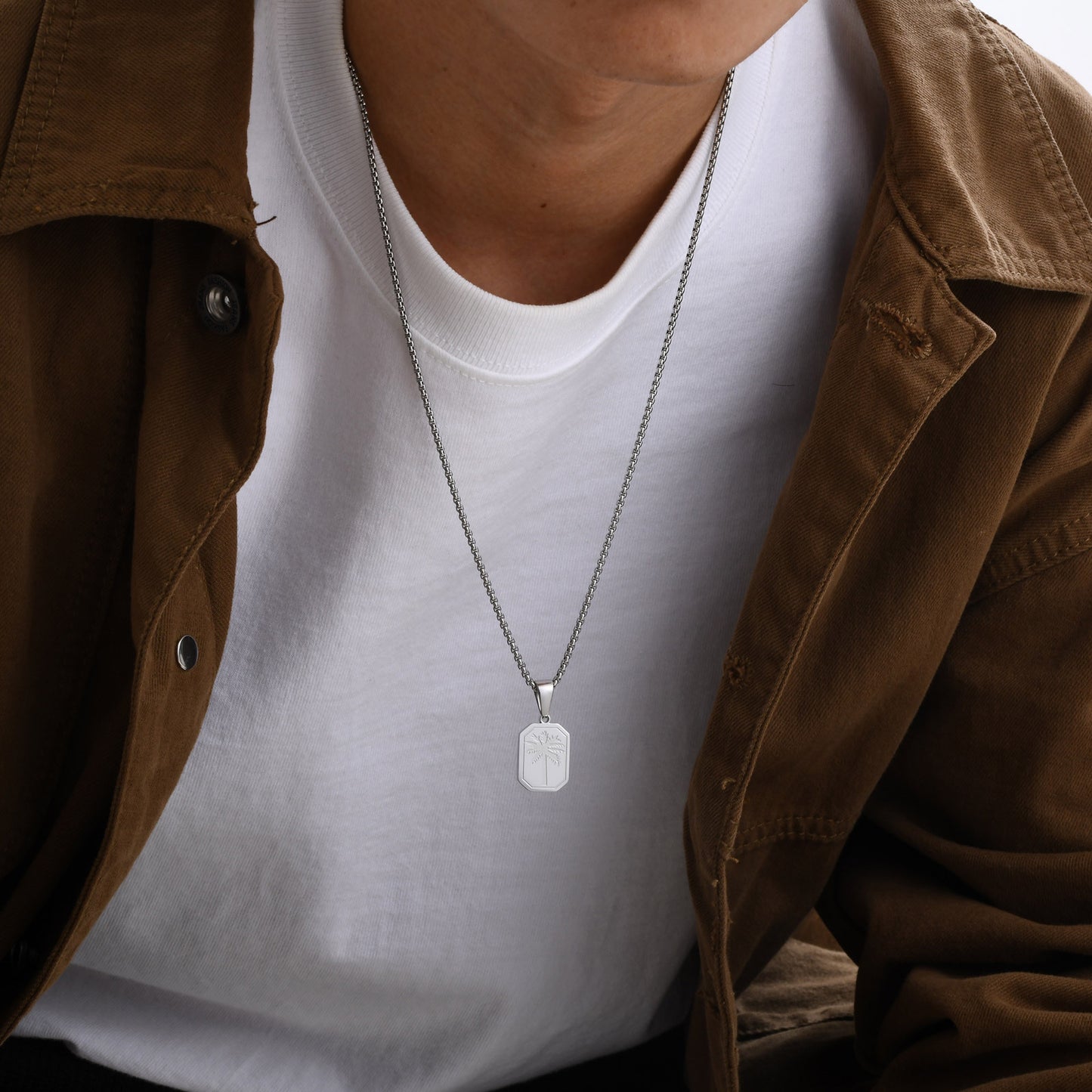 Palm pendant necklace