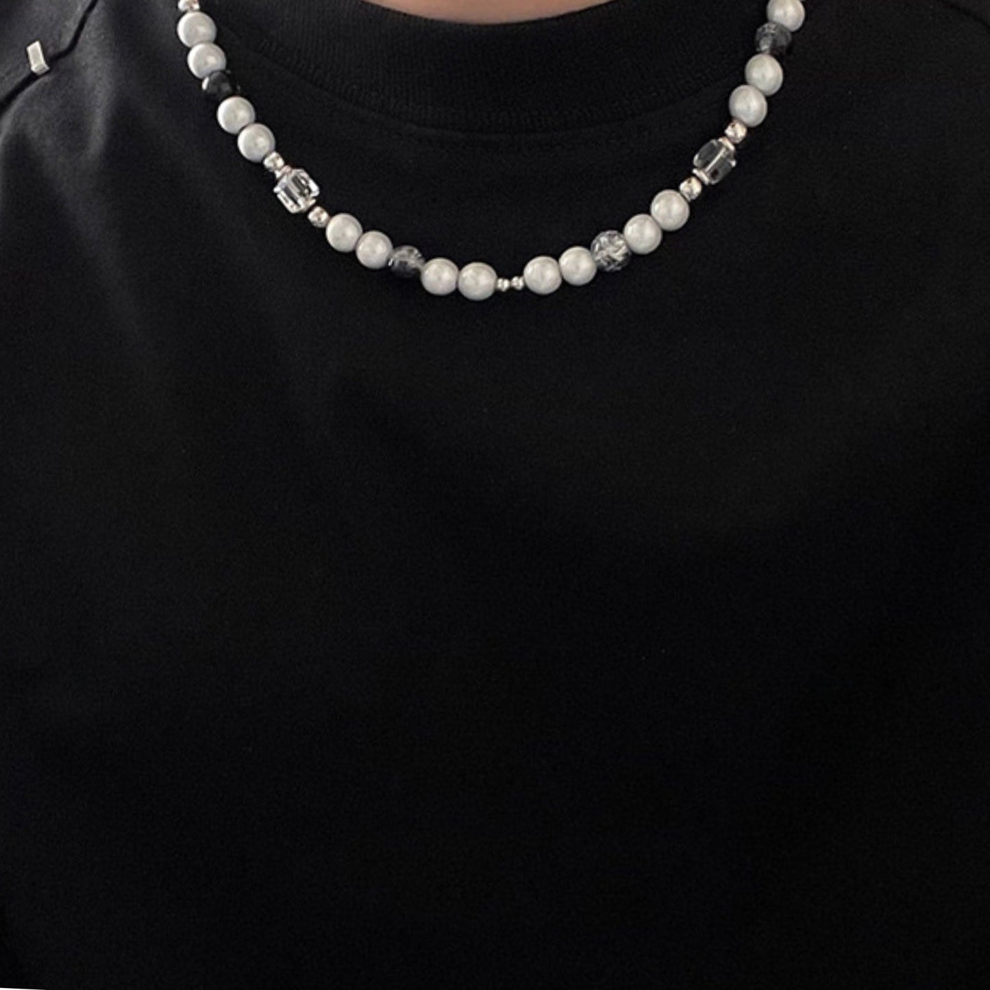 Beaded necklace in grey tones without pendant