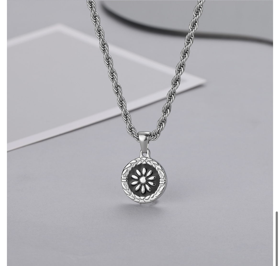 Dante necklace